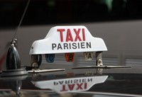 Les taxis parisiens seraient t'ils trop chers et trop peu nombreux.