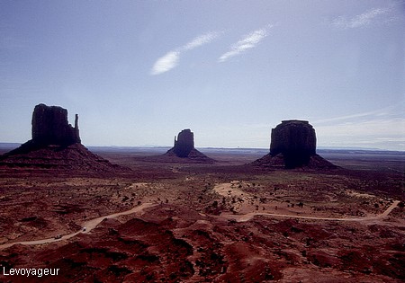 Photo - Monument Valley - Mitchell Butte - Arizona