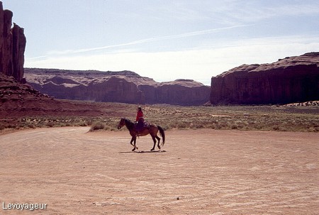 Photo - Monument Valley - Jeune fille indienne