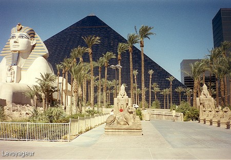 Photo - Las Vegas - Hôtel Louxor - L'un des hôtels les plus grands du monde