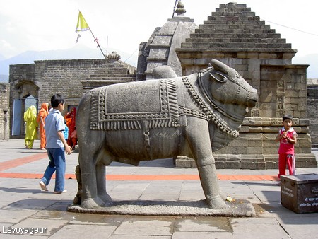 Photo - Environs de Dharamsala -Temple de Baijnath - Statue de Nandi