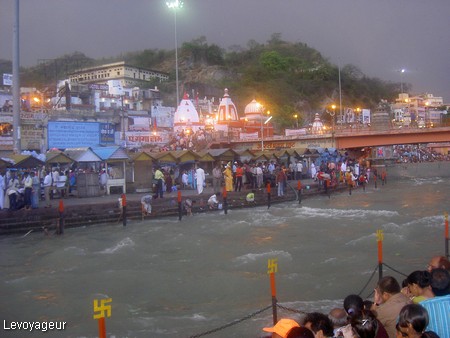 Photo -  Haridwar - Puja du soir sur le ghât Har-ki-Pairi