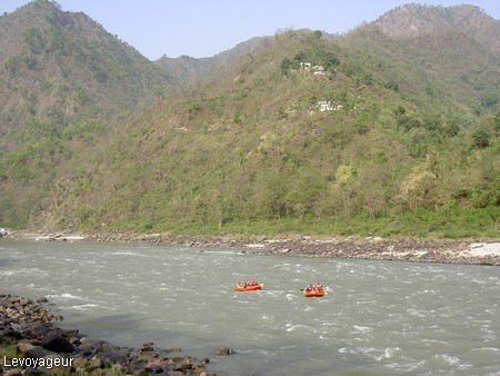 Photo - Rafting sur les eaux tumultueuses du Gange