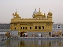 Photo - Amritsar - Le temple d'or entouré d'un bassin sacré ( 16 ème siècle)