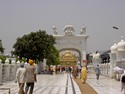 Photo - Environs d'Amritsar  - Entrée du temple sikh de Tarn Taran