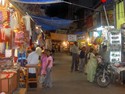Photo - Le Bara Bazaar - Echoppes dans la vieille ville où se vendent des objets religieux