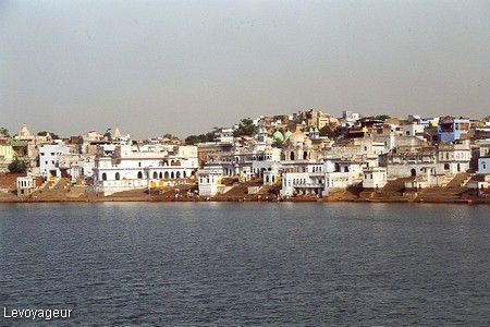 Photo - Rajasthan - Pushkar - Lac sacré entouré de ghats