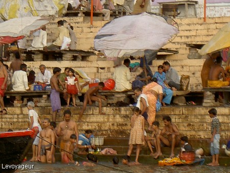 Photo - Varanasi - Ablutions rituelles des pèlerins