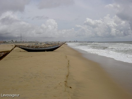 Photo - Barques de pêcheurs  sur la plage  de Chennai
