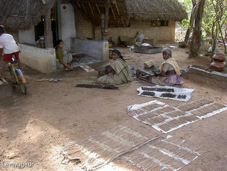 Photo - Etat du Tamil  Nadu -  Pondicherry - Fabrique artisanale d'encens