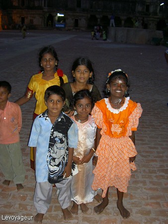 Photo - Thanjavur - Temple  Brihadishwara - Sourires d'enfants