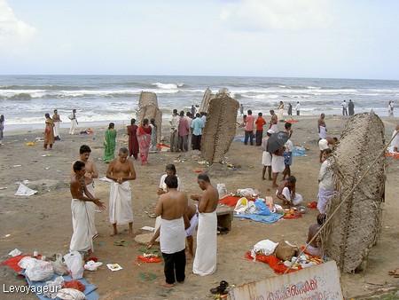 Photo - Varkala - Cérémonie religieuse sur la plage