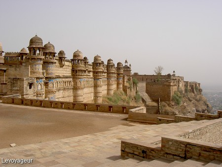 Photo - La Citadelle de  Gwalior  située sur une plateforme rocheuse