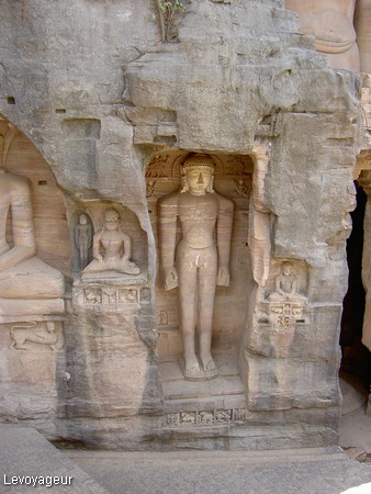 Photo - Gwalior - Sculptures Jaïna taillées dans la roche (15 ème siècle)