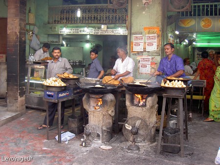 Photo - Varanasi ( Bénarès) - Ville sainte - Les petits métiers