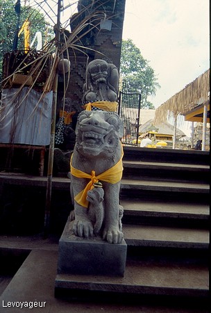 Photo - Bali-  Ubud - Entrée du temple Dalem Agung ( temple des morts )