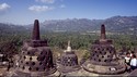 Photo - Borobudur - Stupas ajourés de la dernière terrasse