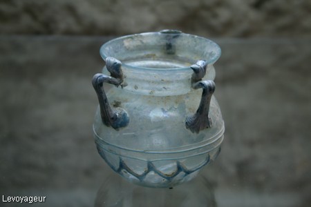 Photo - Le petit musée du château d'Ajlun - Vase en verre soufflé