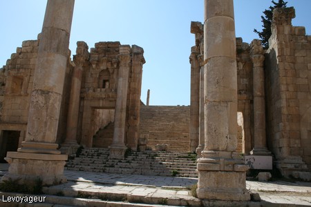 Photo - Temple d'Artémis, le Propylée et les magnifiques colonnes du péribole