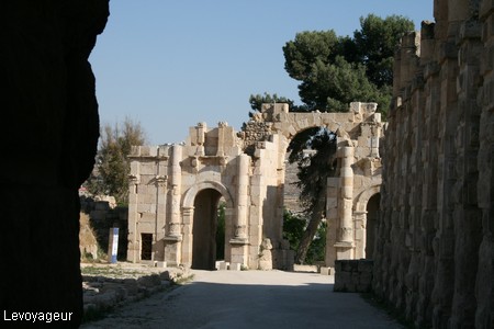 Photo - La porte sud du site archéologique de Jérash