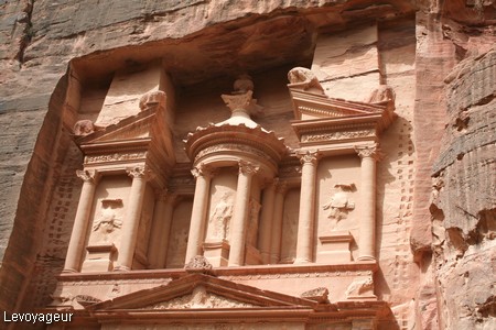 Photo - La façade du trésor (al-Khaznah)