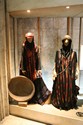 Photo - Musée des bijoux et du costume - Costumes traditionnels provenant de différentes tribus