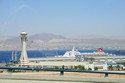 Photo - Le port d'Aqaba - En face , la sation balnéaire d' Eilat