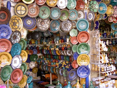 Photo - Marrakech - Les souks - Objets en céramique