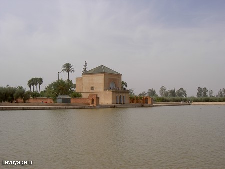Photo - Pavillon et Bassin de la Menara ( bassin du 12 ème siècle aménagé par les Almohades)