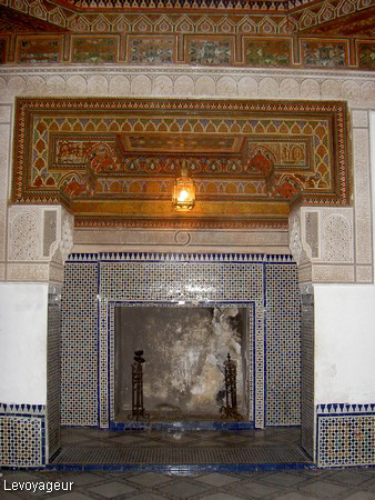 Photo - Marrakech - Palais Bahia - Cheminée décorée de faïences de Tétouan