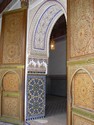 Photo - Marrakech - Palais Bahia - Porte intérieure avec un portail en bois de cèdre marqueté