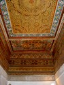 Photo - Marrakech - Palais Bahia - Plafond en cèdre décoré de couleurs naturelles végétales