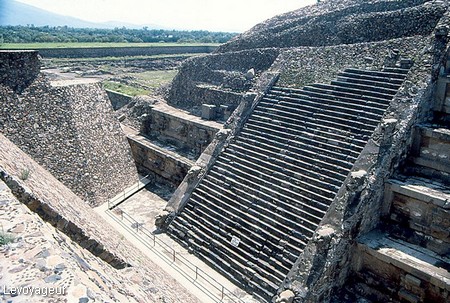 Photo - Téotihuacan - Escalier du Temple de Quetzalcóatl ( 250.300 ap.JC )