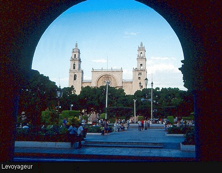 Photo - Mérida - Capitale du Yucatan -La cathédrale ( édifiée au 16 ème siècle)