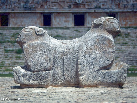 Photo - Yucatan - Uxmal - Site Maya - Jaguar à deux têtes