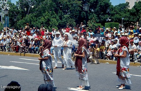 Photo - Mérida -  Danseurs en costume traditionnel Maya
