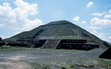 Photo - Téotihuacan - Site archéologique précolombien - La pyramide du soleil ( 150 av JC)
