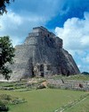 Photo - Yucatan - Uxmal - site Maya - Pyramide du devin (édifiée vers le 6 ème siècle)