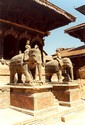 Photo - Patan - Durbar Square - Entrée du temple de Vishwanath