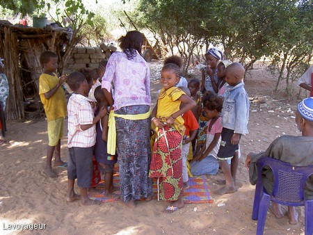 Photo - Village Peul dans la brousse sénégalaise