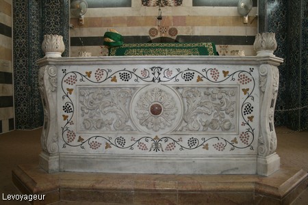 Photo - Tombeau  en marbre du sultan