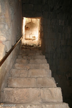 Photo - Château de Saône - L'escalier étroit menant à la salle des gardes