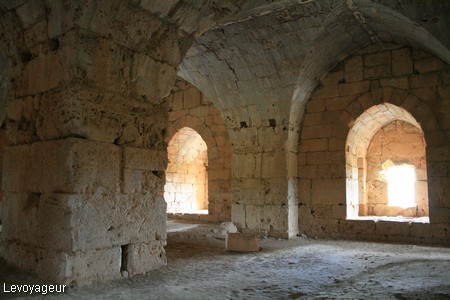 Photo - Salles voûtées souterraines du château de Saône