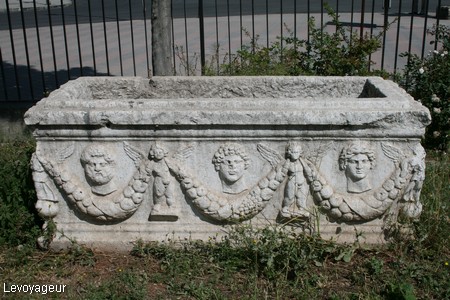Photo - L'extérieur du musée archéologique d'Alep  - Sarcophage