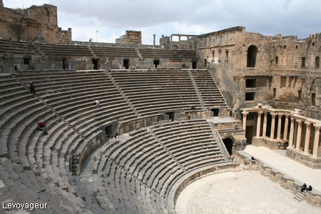 Photo - Le théâtre antique de Bosra - Le  théâtre  le mieux conservé du Moyen-Orient