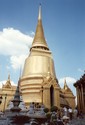 Photo - Bangkok - Enceinte du Wat Phra Kaeo - Grand chédi doré