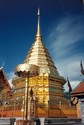 Photo - Chiang Mai - Wat Doi Suthep - Grand Chédi entouré de parasols en bronze doré