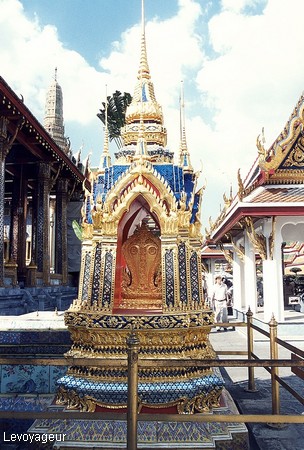 Photo - Bangkok - Enceinte du Wat Phra Kaeo