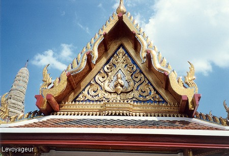 Photo -  Bangkok - Enceinte du Wat Phra Kaeo -  Toit d'une pagode