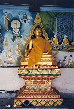 Photo - Chiang Mai - Wat Doi suthep - Statue de Bouddha